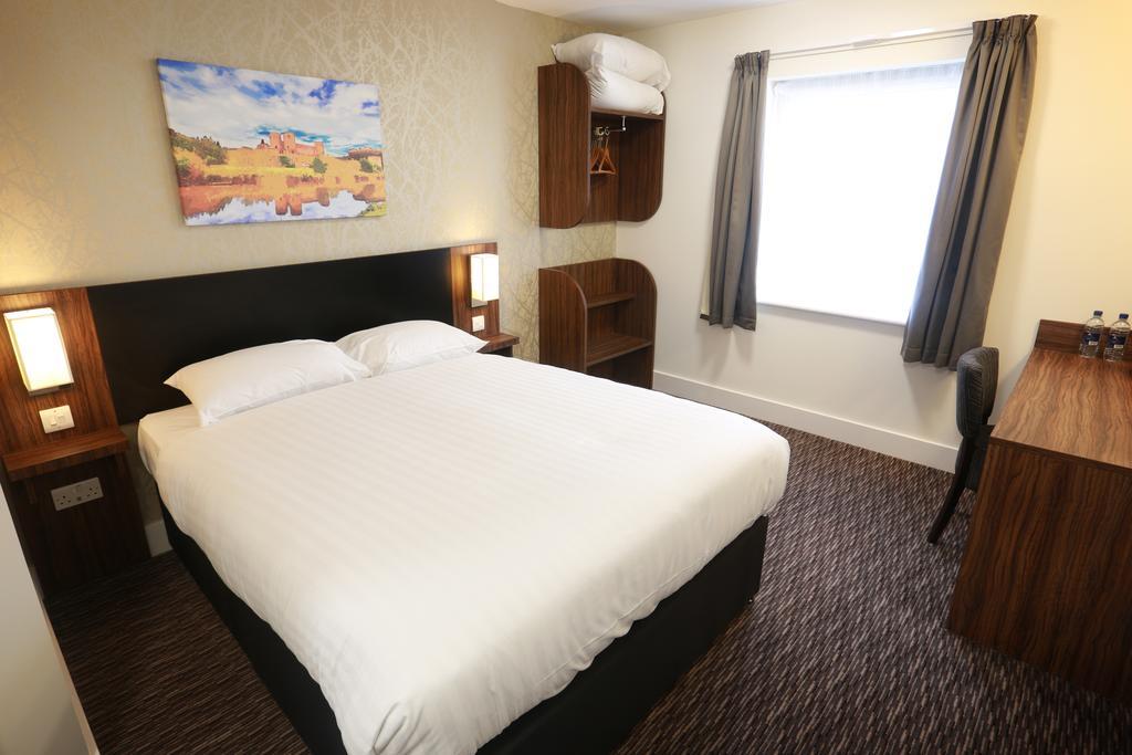 Talardy, St Asaph By Marston'S Inns Esterno foto