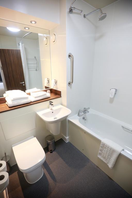Talardy, St Asaph By Marston'S Inns Esterno foto