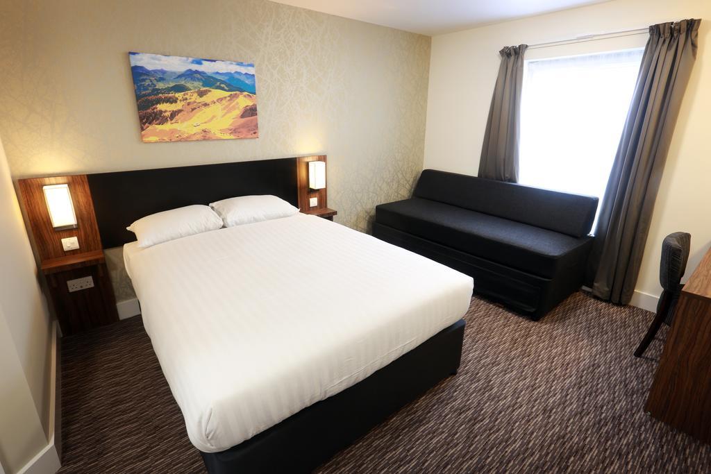 Talardy, St Asaph By Marston'S Inns Esterno foto